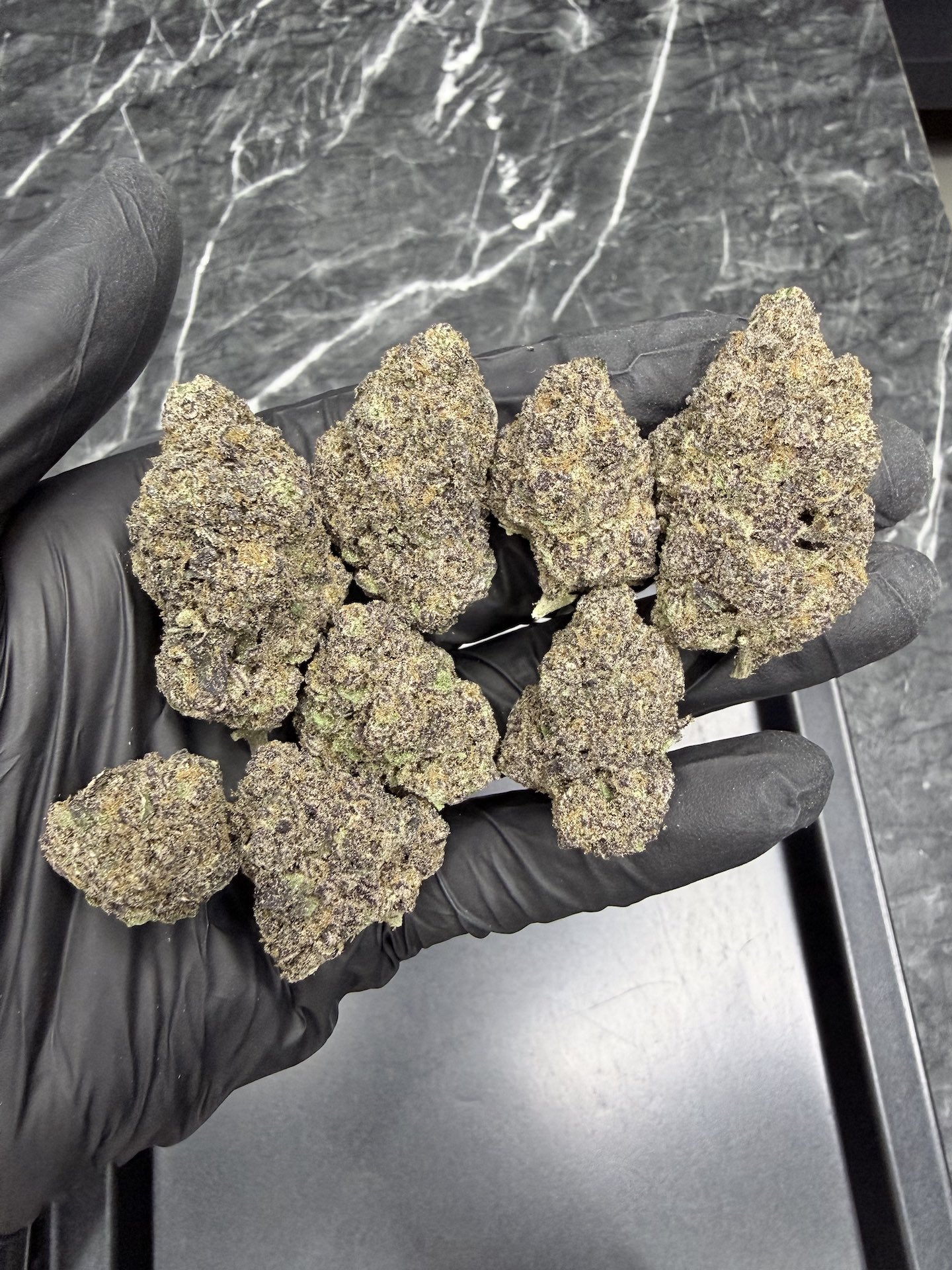 Redneck Wedding By. Surfr Seeds THC 25-30% - Image 3